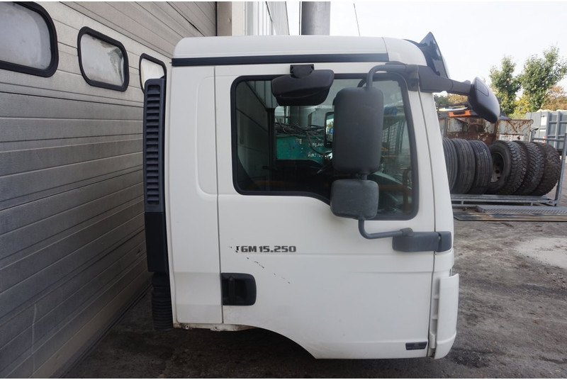 MAN F99L10 TGM 6 CYL81.60000-7786 - Cab and interior for Truck: picture 2 MAN F99L10 TGM 6 CYL81.60000-7786 - Cab and interior for Truck: picture 2