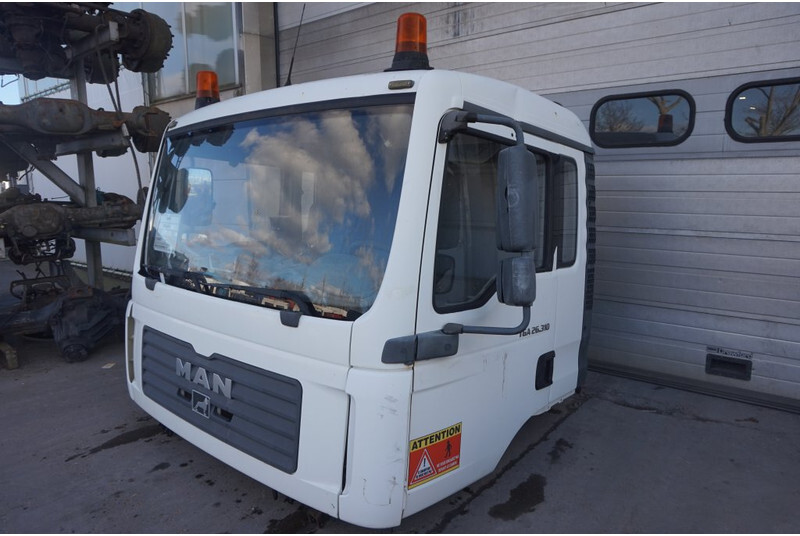 MAN F99L17 TGA 81.60000-7838 - Cab and interior for Truck: picture 3 MAN F99L17 TGA 81.60000-7838 - Cab and interior for Truck: picture 3