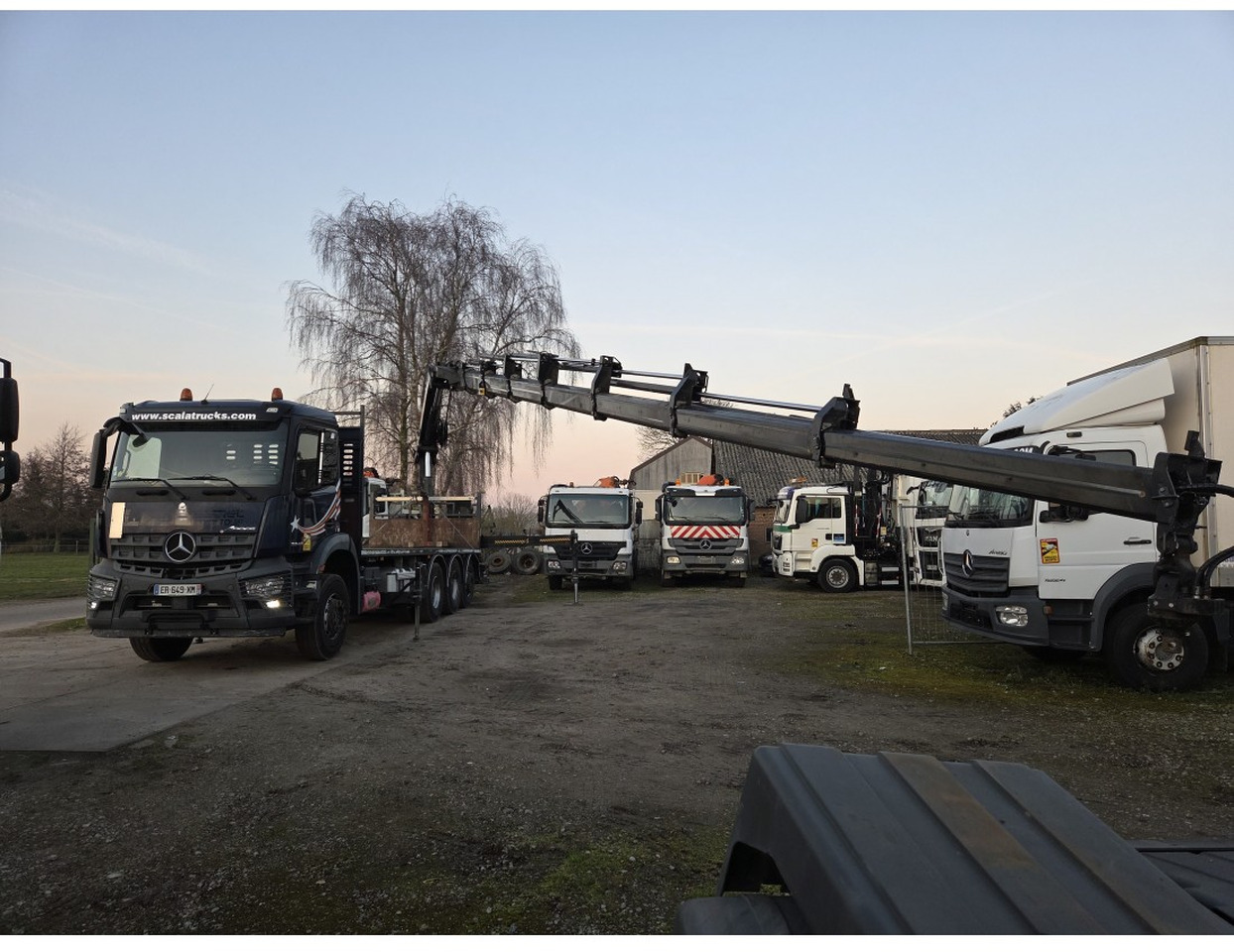 Dropside/ Flatbed truck, Crane truck Mercedes Arocs 3240 8x4 Open Truck Crane HIAB X-HIDUO 258 E-7 7 extensions: picture 9