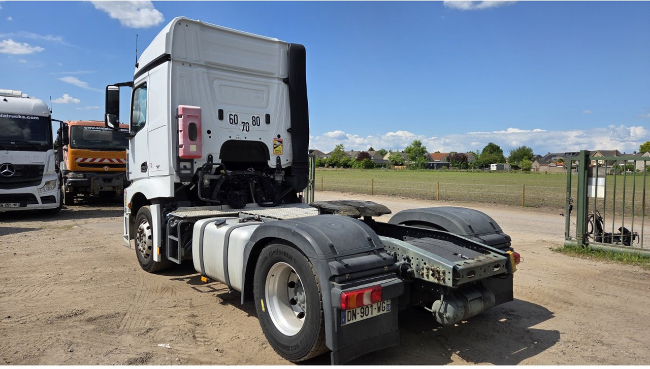 Mercedes Actros 1843 4X2 StreamSpace Retarder Parking Air conditioning PTO - Tractor unit: picture 3 Mercedes Actros 1843 4X2 StreamSpace Retarder Parking Air conditioning PTO - Tractor unit: picture 3