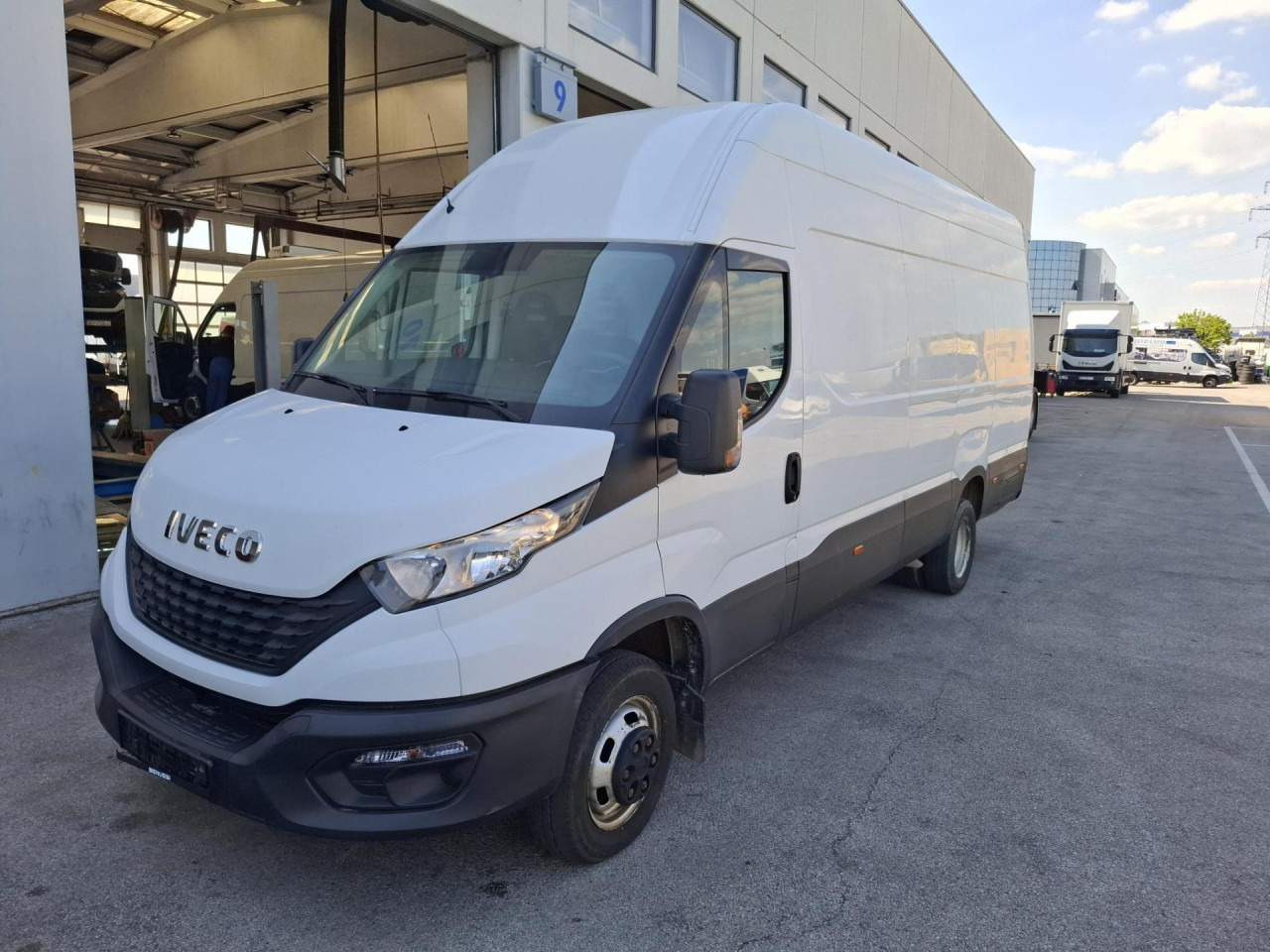 IVECO Daily 35C16V - Passenger van: picture 1 IVECO Daily 35C16V - Passenger van: picture 1