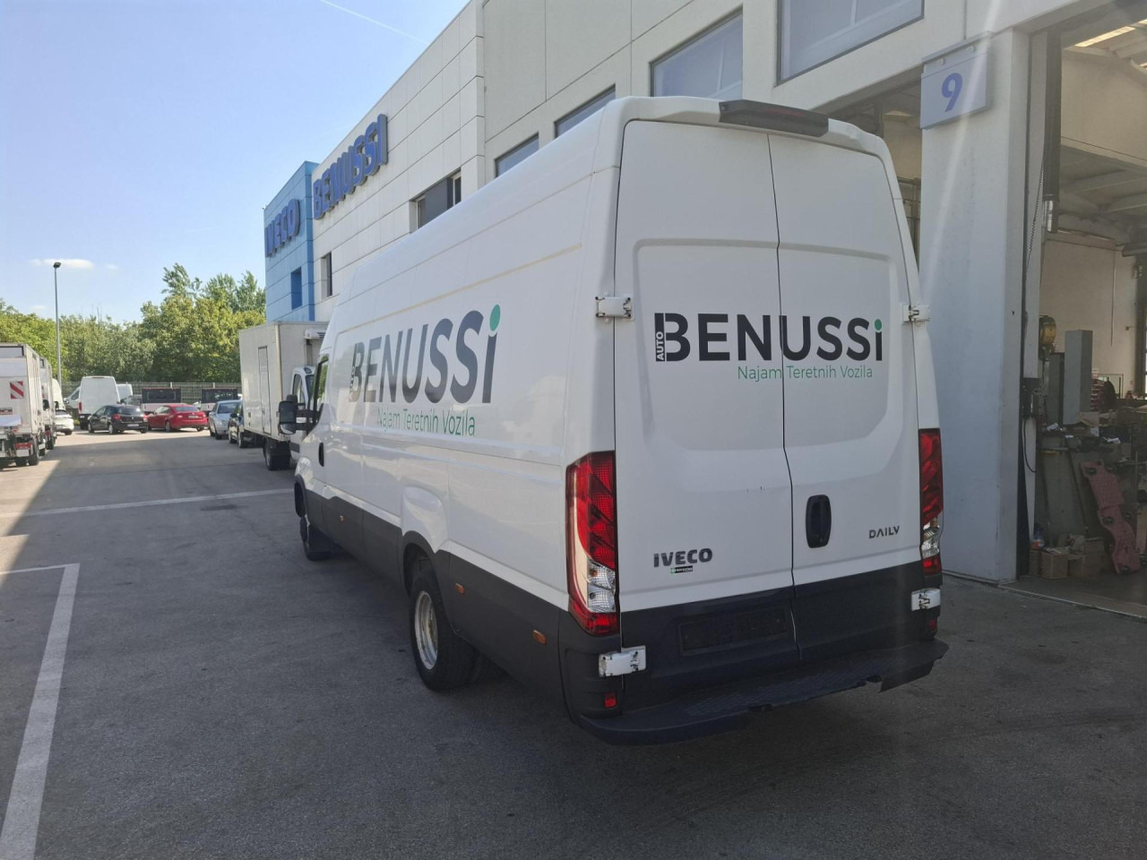 IVECO Daily 35C18H V - Passenger van: picture 4 IVECO Daily 35C18H V - Passenger van: picture 4