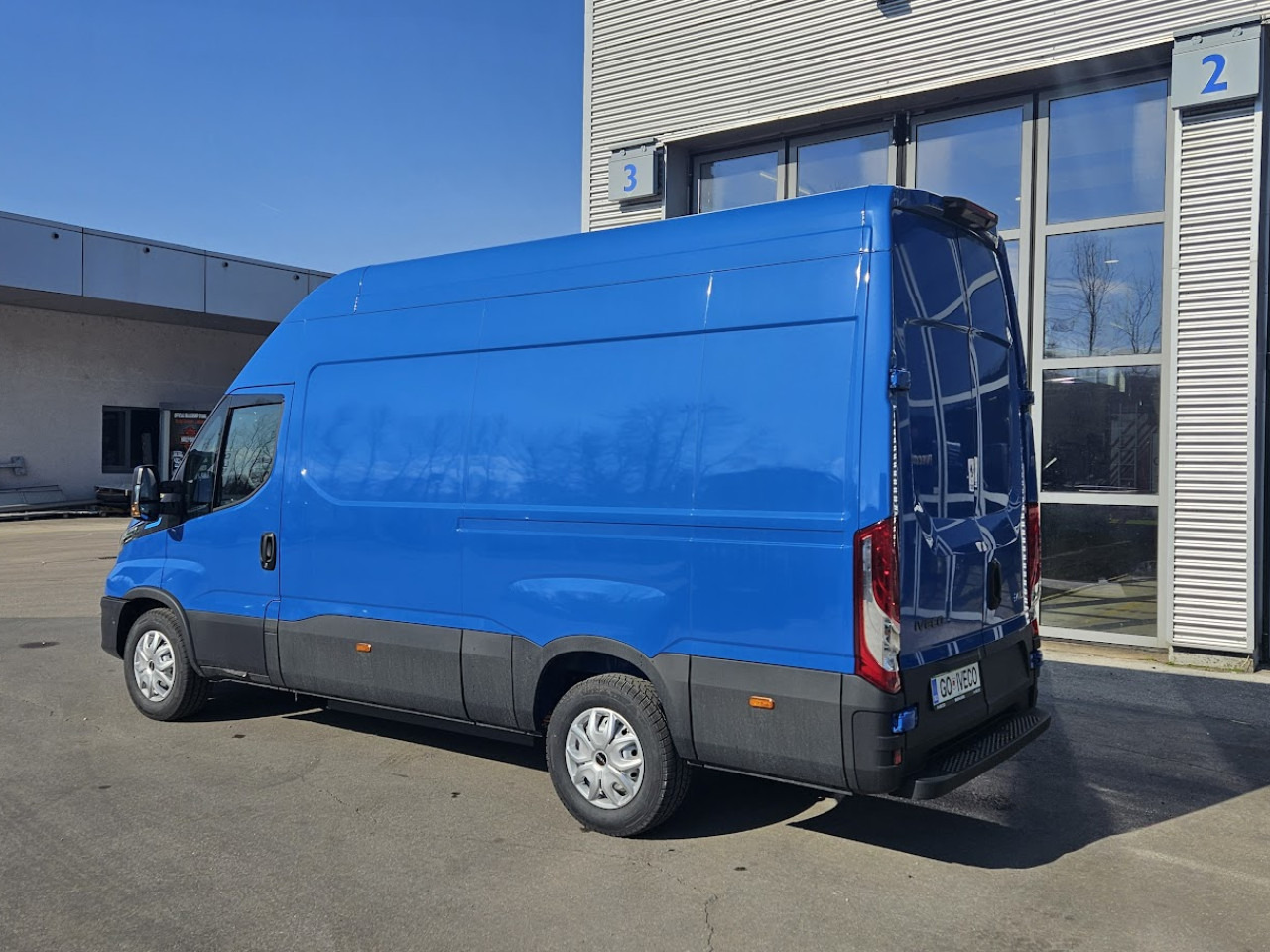 IVECO Daily ELEKTRIČNI 35 C 18H - Passenger van, Electric van: picture 3 IVECO Daily ELEKTRIČNI 35 C 18H - Passenger van, Electric van: picture 3