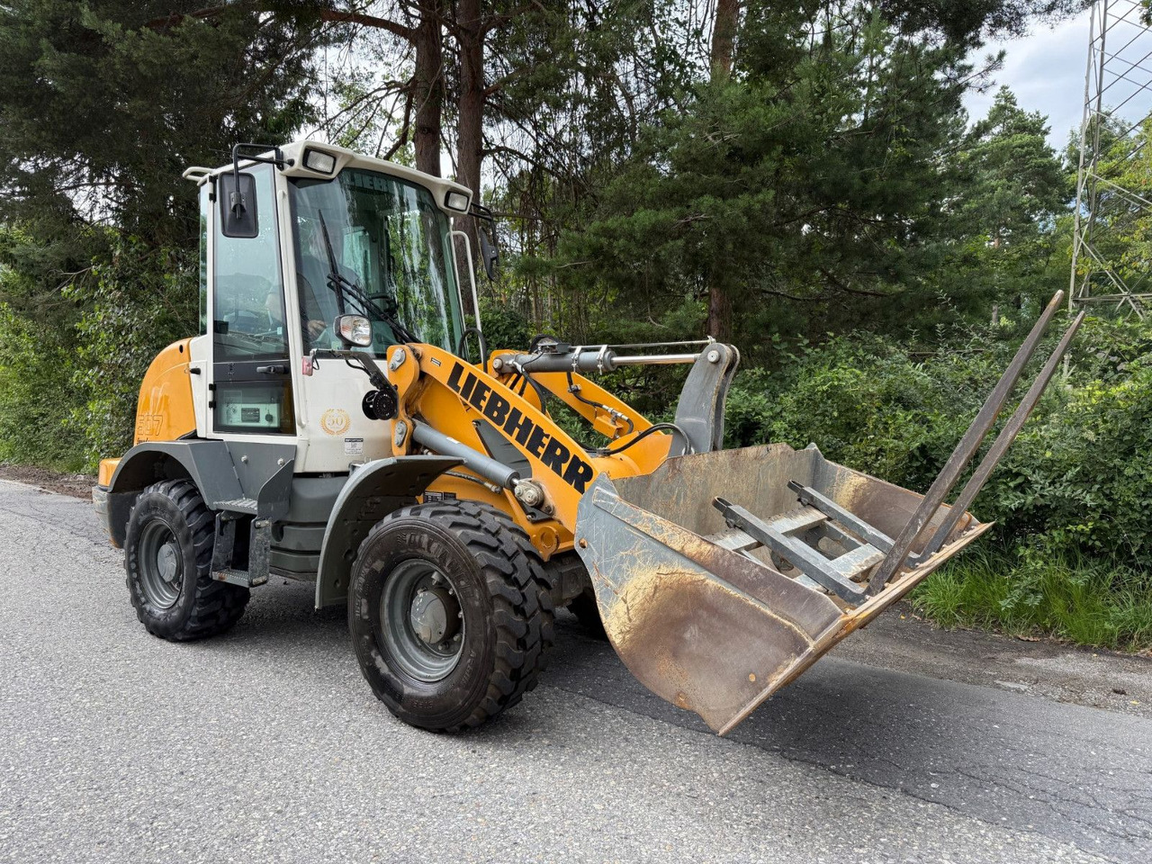 Liebherr L507, Gabel+Schaufel, ONLY 850hours - Wheel loader: picture 1 Liebherr L507, Gabel+Schaufel, ONLY 850hours - Wheel loader: picture 1