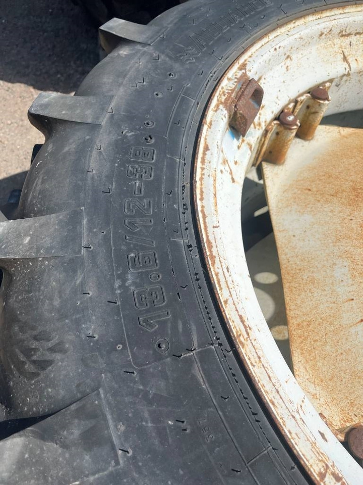 Alliance 13,6-38 Däck På Ford fälg - Tire for Agricultural machinery: picture 4 Alliance 13,6-38 Däck På Ford fälg - Tire for Agricultural machinery: picture 4
