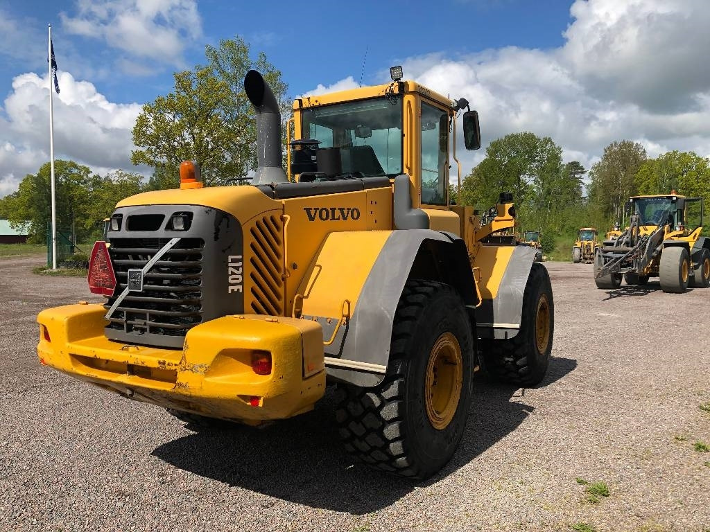Volvo L 120 E Dismantled: only spare parts - Wheel loader: picture 2 Volvo L 120 E Dismantled: only spare parts - Wheel loader: picture 2