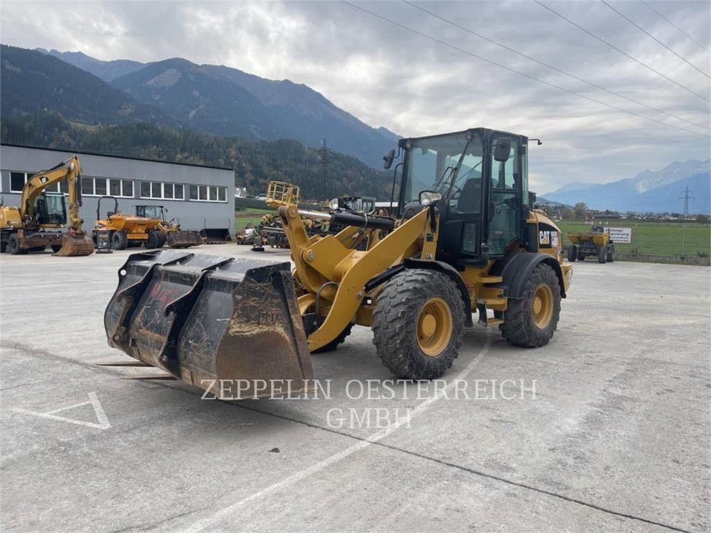 CAT 908M - Wheel loader: picture 2 CAT 908M - Wheel loader: picture 2