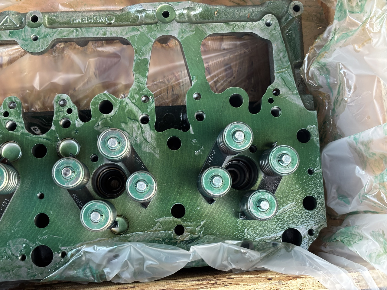 CAT Caterpillar C12 - głowica silnika kompletna NOWA 148-2134 3176C 3196 - Engine and parts for Construction machinery: picture 4 CAT Caterpillar C12 - głowica silnika kompletna NOWA 148-2134 3176C 3196 - Engine and parts for Construction machinery: picture 4