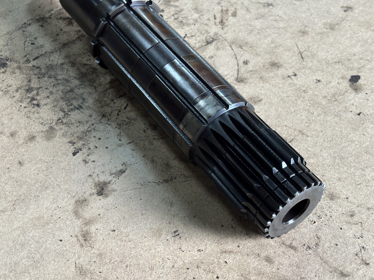 Claas AXION 830 Wałek przekładni podajnika zbożowego 00 1137 076 0 00 1149 403 0 - Propeller shaft for Agricultural machinery: picture 2 Claas AXION 830 Wałek przekładni podajnika zbożowego 00 1137 076 0 00 1149 403 0 - Propeller shaft for Agricultural machinery: picture 2