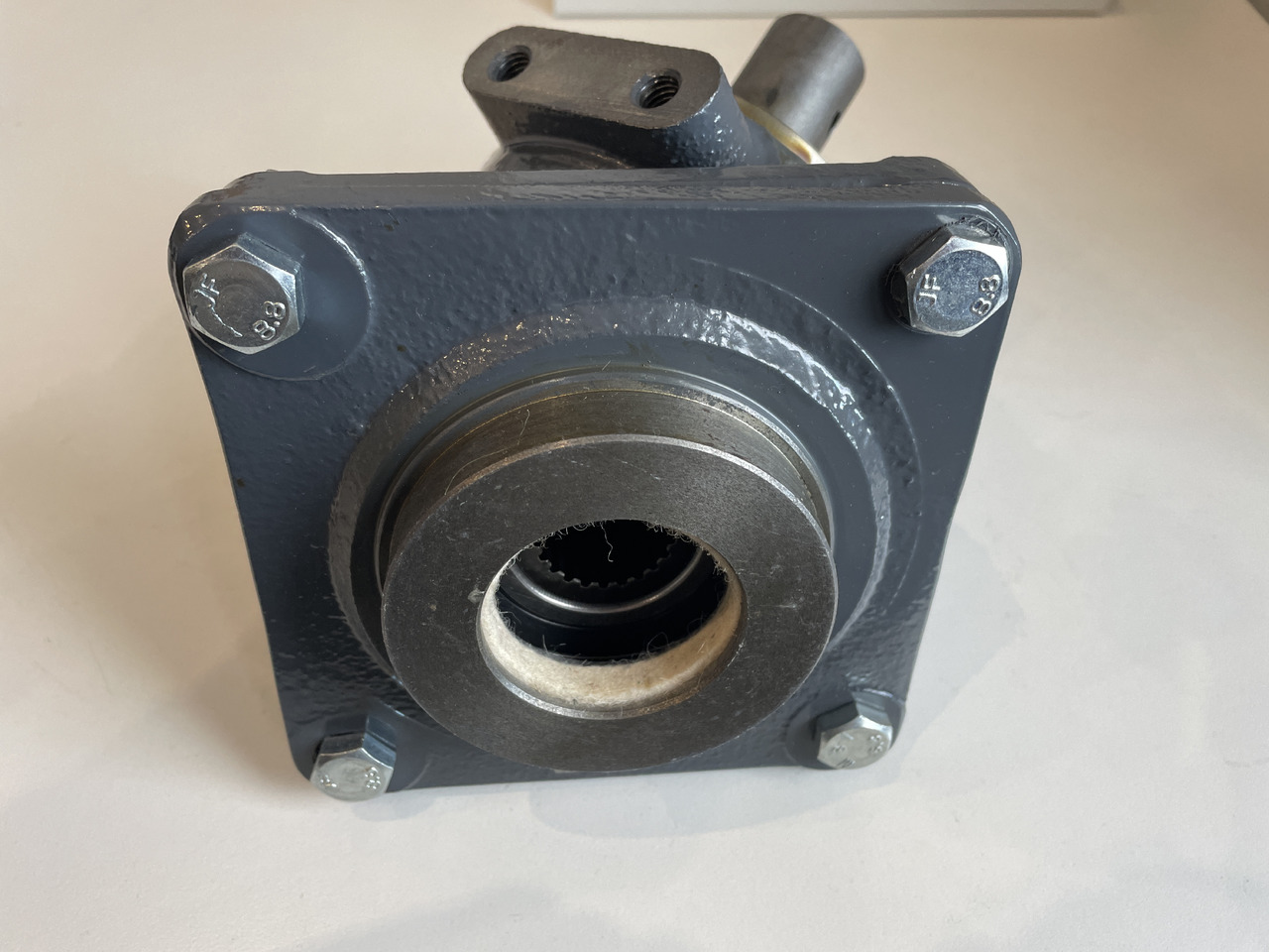 Claas Lexion Tucano - przekładnia kątowa na wielofrez 0007358870 0006475100 0007358880 - Gearbox and parts for Agricultural machinery: picture 3 Claas Lexion Tucano - przekładnia kątowa na wielofrez 0007358870 0006475100 0007358880 - Gearbox and parts for Agricultural machinery: picture 3