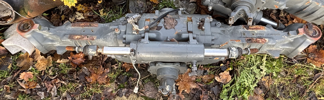 Claas Scorpion 635 Wałek Przegubowy Czop Obudowa Przedniej Osi Pochwa Hamulec - Front axle for Farm tractor: picture 1 Claas Scorpion 635 Wałek Przegubowy Czop Obudowa Przedniej Osi Pochwa Hamulec - Front axle for Farm tractor: picture 1