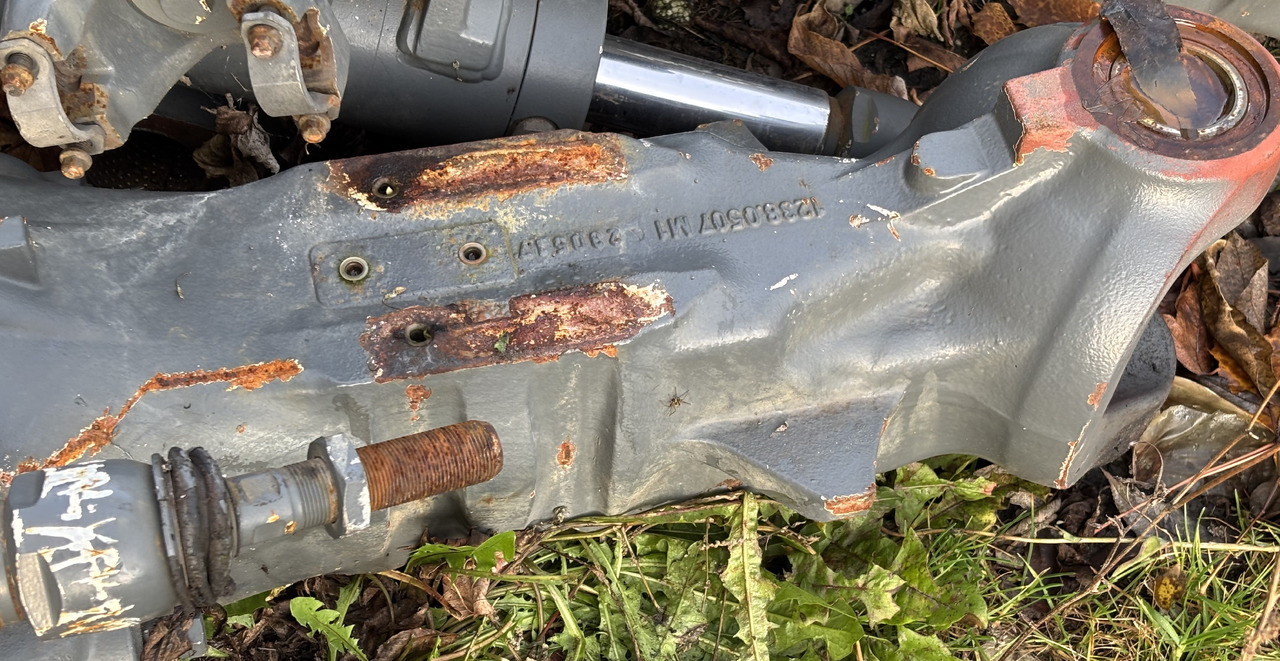 Claas Scorpion 635 Wałek Przegubowy Czop Obudowa Przedniej Osi Pochwa Hamulec - Front axle for Farm tractor: picture 3 Claas Scorpion 635 Wałek Przegubowy Czop Obudowa Przedniej Osi Pochwa Hamulec - Front axle for Farm tractor: picture 3