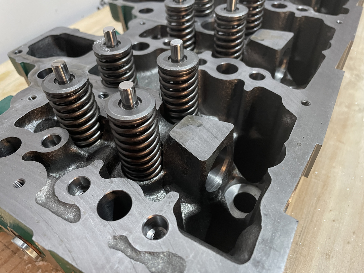 Deutz TCD2013L64V TCD2013L064V TCD2013 - głowica cylindrów kompletna NOWA 04900635 - Cylinder head for Agricultural machinery: picture 4 Deutz TCD2013L64V TCD2013L064V TCD2013 - głowica cylindrów kompletna NOWA 04900635 - Cylinder head for Agricultural machinery: picture 4