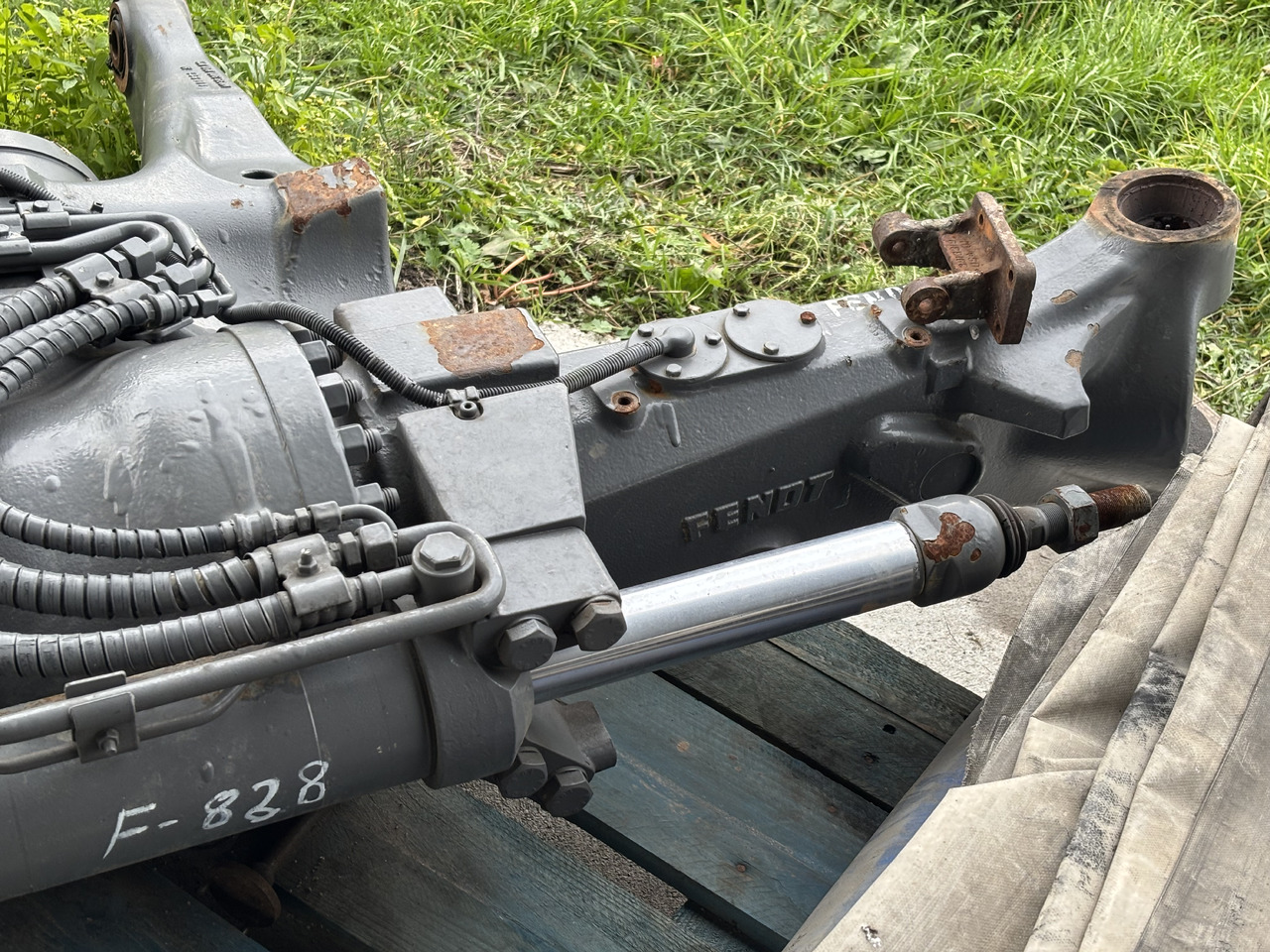 Fendt 828 Obudowa Osi Łuk Osi 755/137 F835300020180 F835300020160 E835300020012 - Rear axle for Agricultural machinery: picture 2 Fendt 828 Obudowa Osi Łuk Osi 755/137 F835300020180 F835300020160 E835300020012 - Rear axle for Agricultural machinery: picture 2