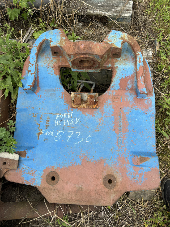 Ford TW10 TW20 TW30 8730 - support osi przedniej 9625687 E1NN3A042HB - Front axle: picture 1 Ford TW10 TW20 TW30 8730 - support osi przedniej 9625687 E1NN3A042HB - Front axle: picture 1