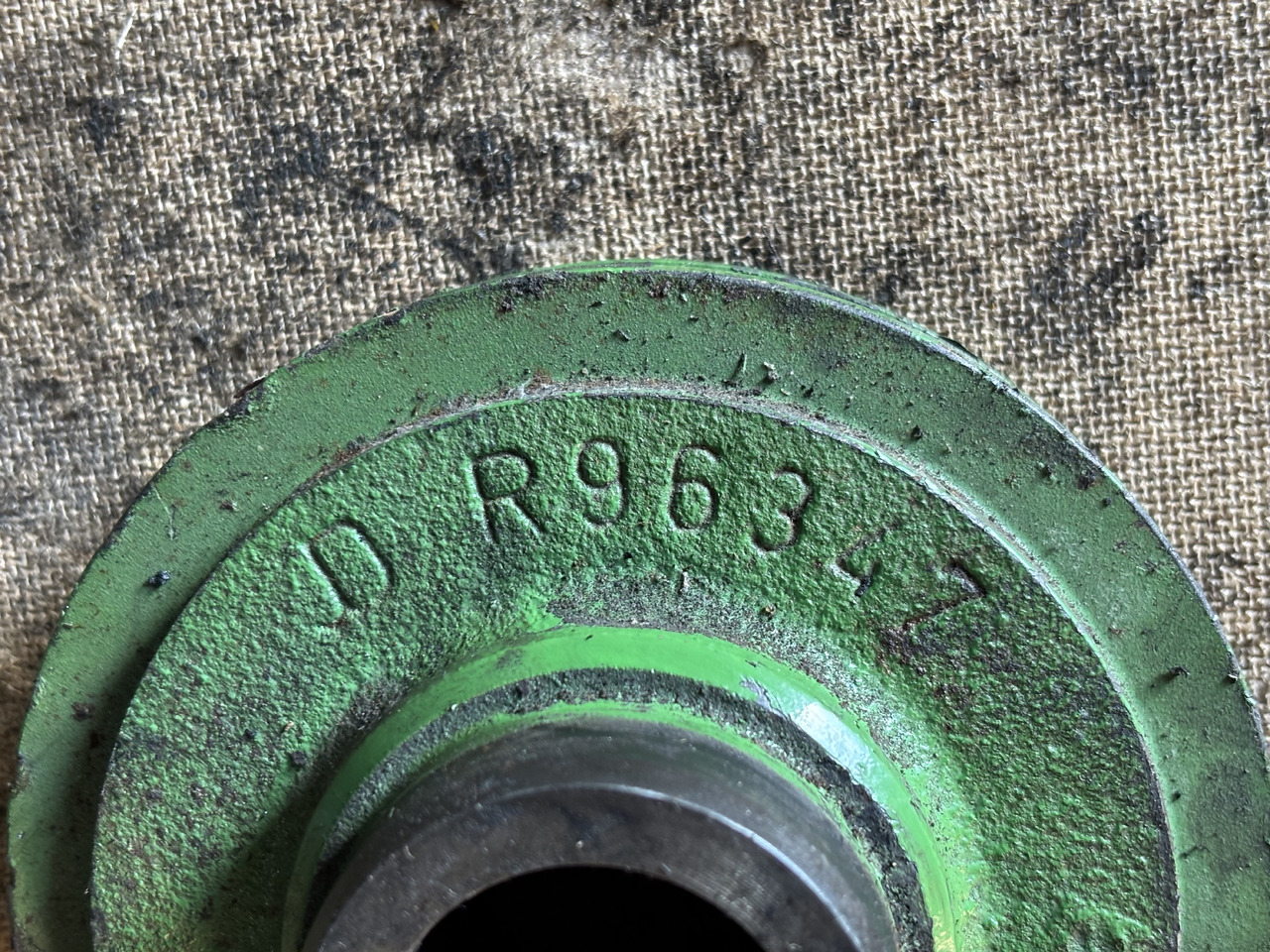 John Deere 1032 1042 1052 4045 Koło Prowadzące R96347 - Track roller for Agricultural machinery: picture 2 John Deere 1032 1042 1052 4045 Koło Prowadzące R96347 - Track roller for Agricultural machinery: picture 2