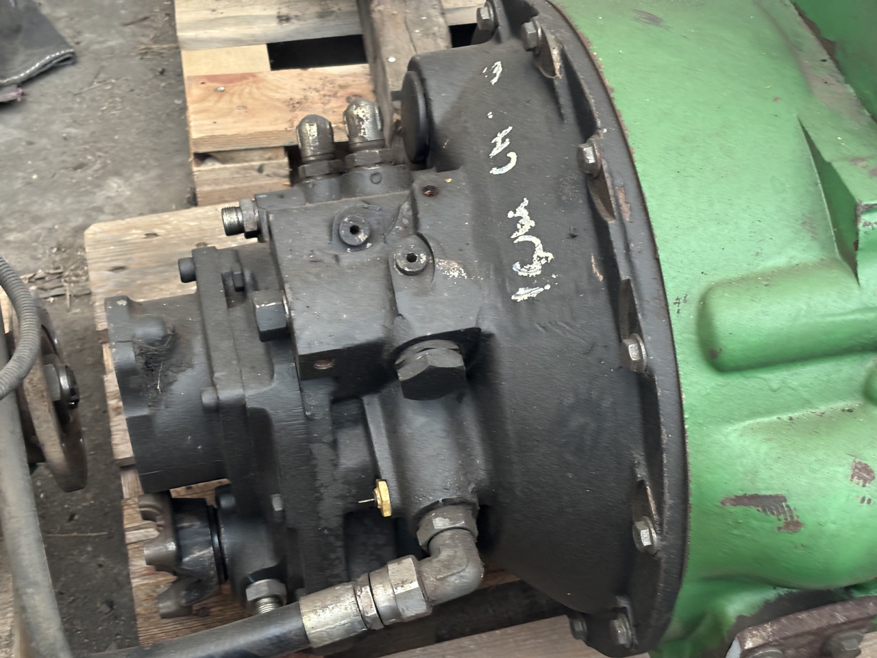 John Deere 3200, 3220, 3400 Silnik Słupek Blok Koło Zamachowe Kolektor Wał Wałek 4045HZ275 - Flywheel for Agricultural machinery: picture 2 John Deere 3200, 3220, 3400 Silnik Słupek Blok Koło Zamachowe Kolektor Wał Wałek 4045HZ275 - Flywheel for Agricultural machinery: picture 2