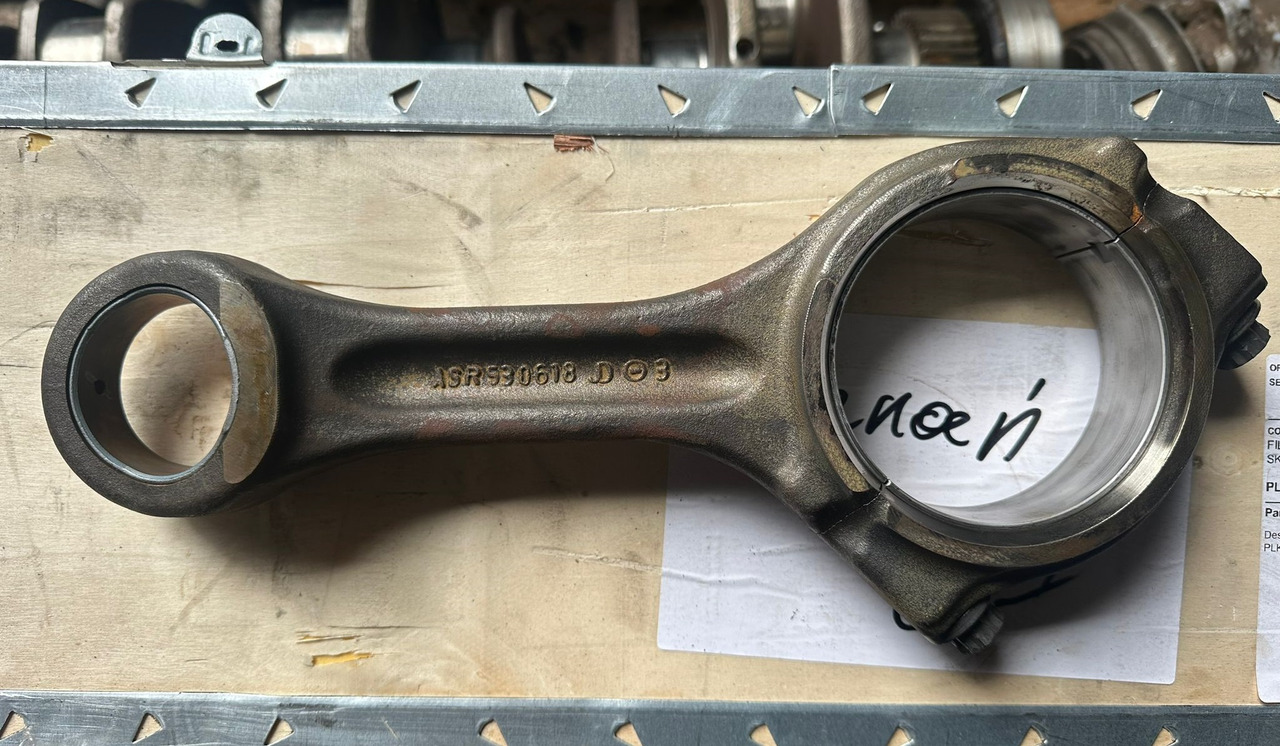John Deere 8345R 7230R 7250R Korbowód Korbowody R530618 RE537877 RE565318 - Connecting rod for Agricultural machinery: picture 1 John Deere 8345R 7230R 7250R Korbowód Korbowody R530618 RE537877 RE565318 - Connecting rod for Agricultural machinery: picture 1