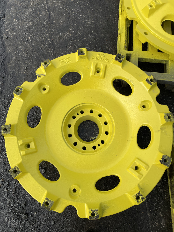 John Deere 8345R - koło felga gwiazda - Rim for Agricultural machinery: picture 2 John Deere 8345R - koło felga gwiazda - Rim for Agricultural machinery: picture 2