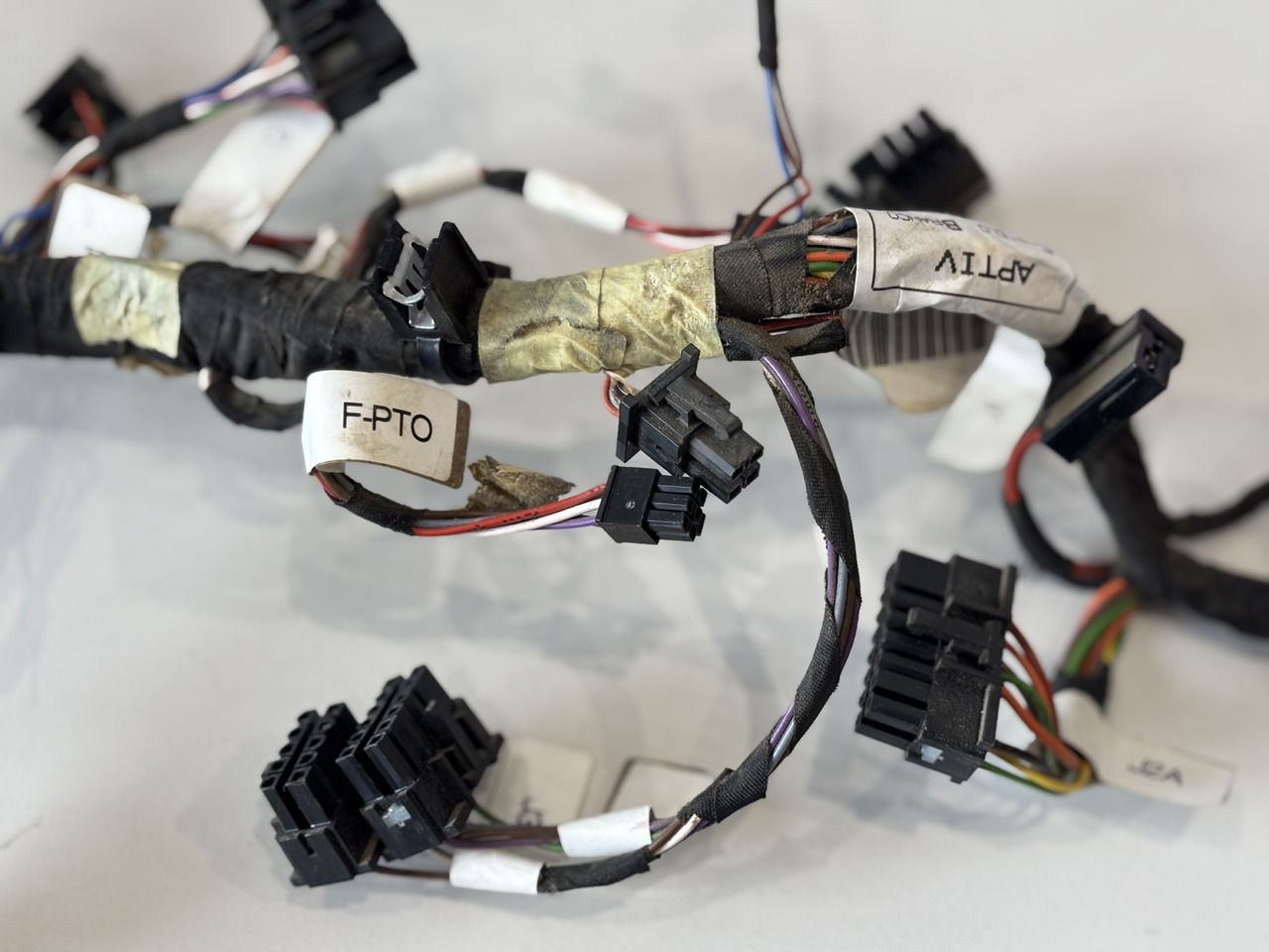 John Deere Wiązka Elektronika Kabli Podłokietnika NGOI MFTC AL222738 - Cables/ Wire harness for Agricultural machinery: picture 3 John Deere Wiązka Elektronika Kabli Podłokietnika NGOI MFTC AL222738 - Cables/ Wire harness for Agricultural machinery: picture 3