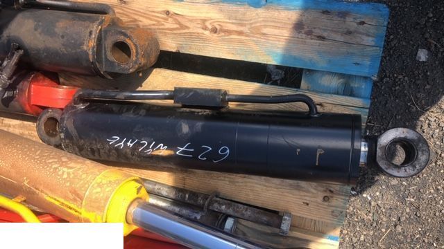 Manitou 627 - Siłownik Wychyłu - Hydraulic cylinder for Agricultural machinery: picture 1 Manitou 627 - Siłownik Wychyłu - Hydraulic cylinder for Agricultural machinery: picture 1