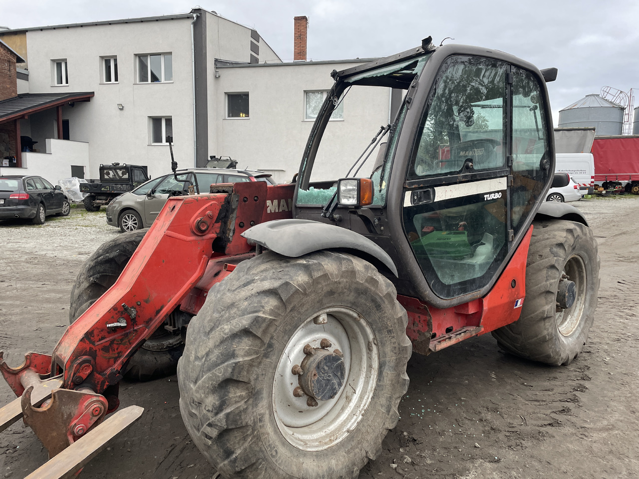 Manitou MLT 634 - błotnik błotniki stelaże - Body and exterior for Material handling equipment: picture 1 Manitou MLT 634 - błotnik błotniki stelaże - Body and exterior for Material handling equipment: picture 1
