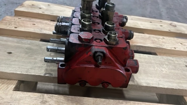 Rozdzielacz Manitou 626 | 628 - Sekcja Rozdzielacza - Hydraulics for Agricultural machinery: picture 3 Rozdzielacz Manitou 626 | 628 - Sekcja Rozdzielacza - Hydraulics for Agricultural machinery: picture 3
