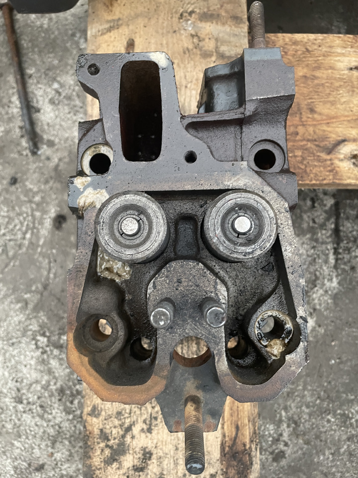 Same 1000.6 1000.6W - głowica silnika kompletna (2-zaworowa) - Engine: picture 1 Same 1000.6 1000.6W - głowica silnika kompletna (2-zaworowa) - Engine: picture 1