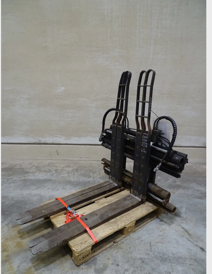 Durwen DPK30C - Attachment for Material handling equipment: picture 2 Durwen DPK30C - Attachment for Material handling equipment: picture 2