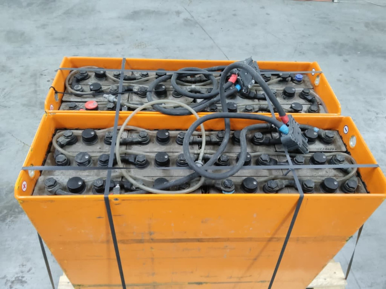 Battery Package - 2 Pcs. - Battery for Material handling equipment: picture 4 Battery Package - 2 Pcs. - Battery for Material handling equipment: picture 4