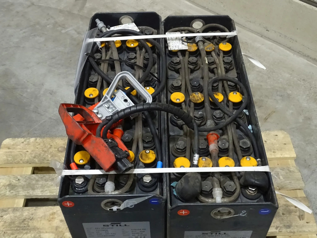 Battery package 2 pieces - Battery for Material handling equipment: picture 4 Battery package 2 pieces - Battery for Material handling equipment: picture 4