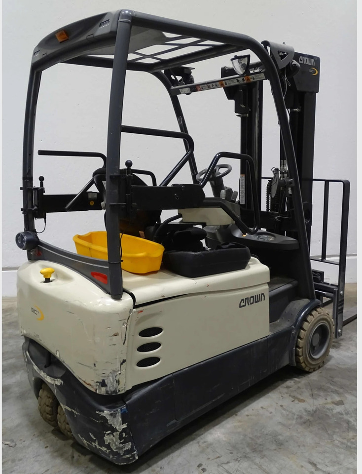 Crown SCT6060-2.0 - Electric forklift: picture 3 Crown SCT6060-2.0 - Electric forklift: picture 3