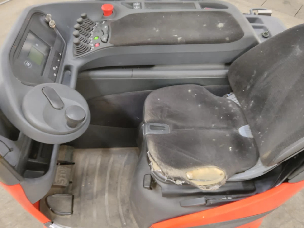 Linde R14HD-01 - Reach truck: picture 4 Linde R14HD-01 - Reach truck: picture 4