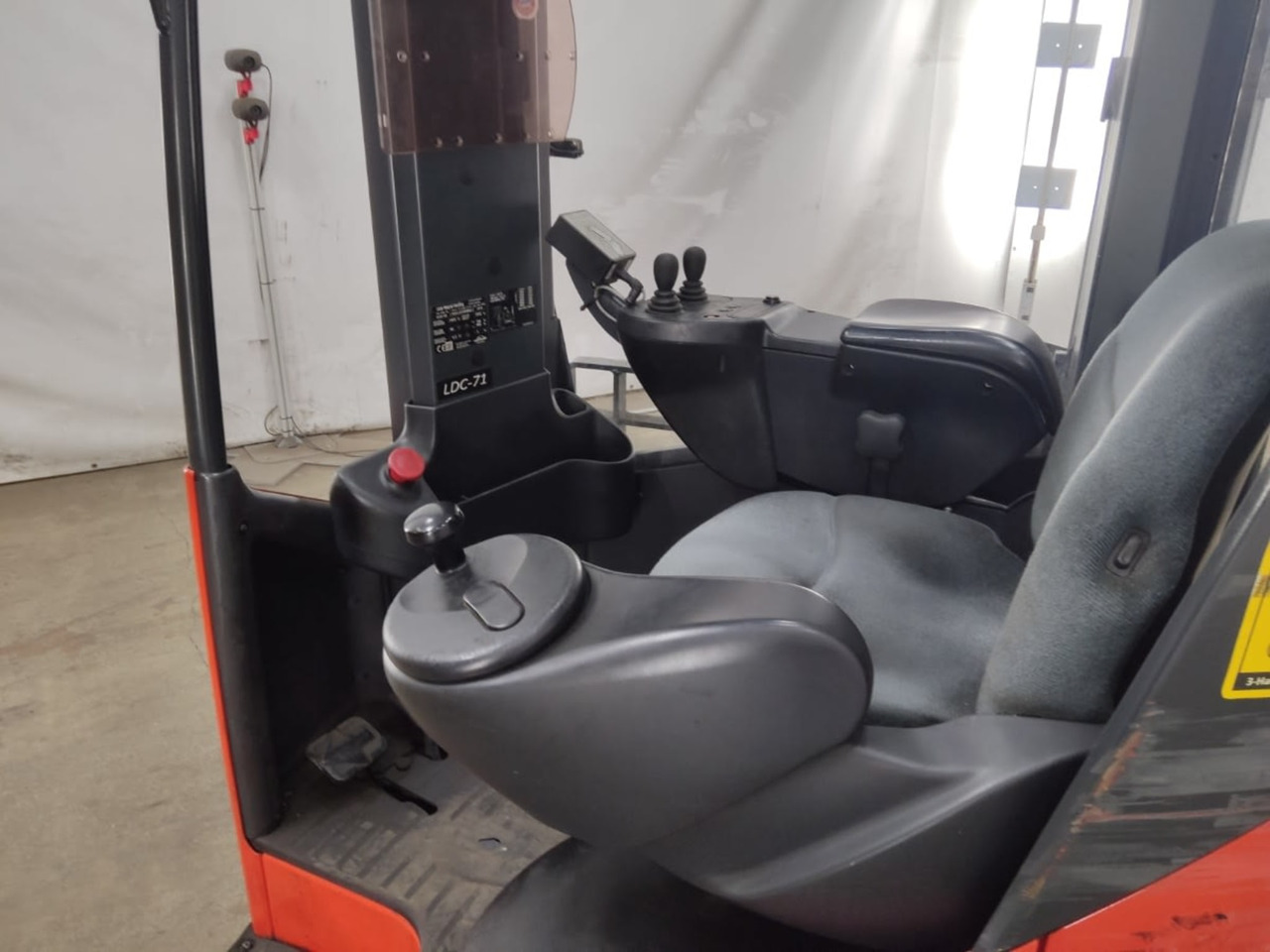 Linde R14X-03 - Reach truck: picture 4 Linde R14X-03 - Reach truck: picture 4