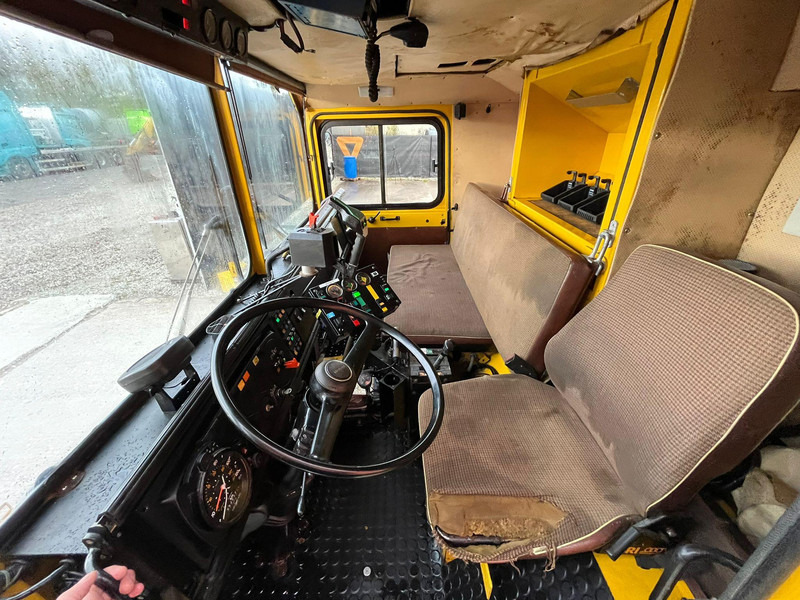 Leasing of MAN DAF 14.440 4x4 Rosenbauer R280HN2 / 2800 l/min - 15 bar / 300 l/min - 40 bar / tanks 178 + 1546 l MAN DAF 14.440 4x4 Rosenbauer R280HN2 / 2800 l/min - 15 bar / 300 l/min - 40 bar / tanks 178 + 1546 l: picture 20