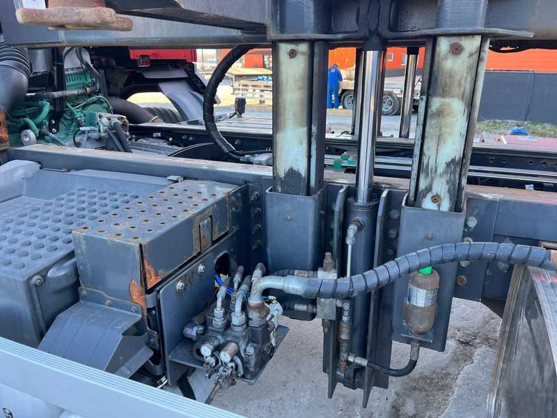 Cab chassis truck Volvo FM 330 6x2*4 ONLY 57587 km !!! / HYDRAULICS / CHASSIS L=7740 MM: picture 12
