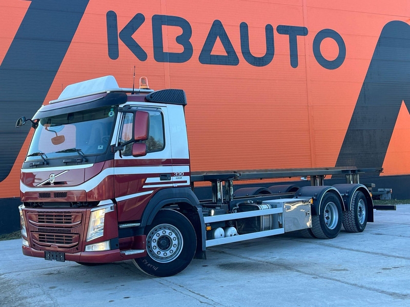Volvo FM 330 6x2*4 ONLY 57587 km !!! / HYDRAULICS / CHASSIS L=7740 MM - Container transporter/ Swap body truck: picture 1 Volvo FM 330 6x2*4 ONLY 57587 km !!! / HYDRAULICS / CHASSIS L=7740 MM - Container transporter/ Swap body truck: picture 1