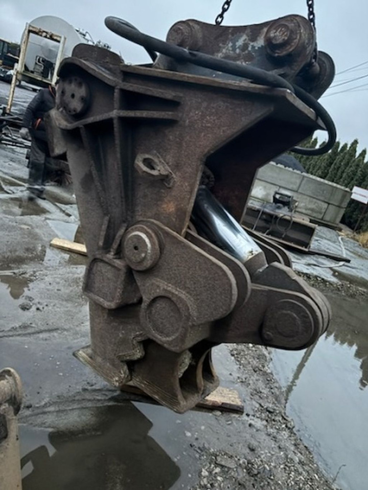 LaBounty CP 60 - Demolition shears for Excavator: picture 3 LaBounty CP 60 - Demolition shears for Excavator: picture 3