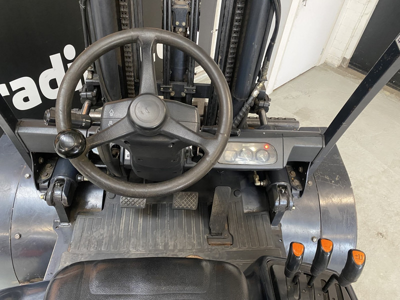 Doosan D40SC-5 - Diesel forklift: picture 5 Doosan D40SC-5 - Diesel forklift: picture 5
