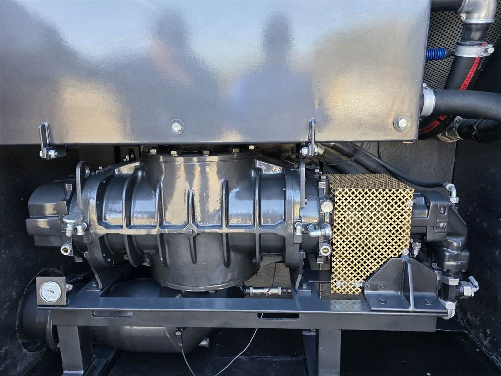 Vacuum truck Scania Larsen FlexVac 311: picture 15