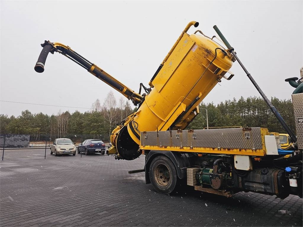 Vacuum truck Volvo FULLER TANKERS 2008 WUKO for collecting liquid was: picture 28