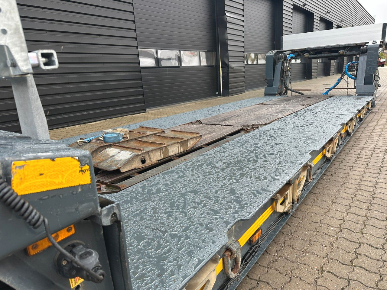 Faymonville 2 achs tiefbett / 2 x ausziehbar / 17.450 mm Faymonville 2 achs tiefbett / 2 x ausziehbar / 17.450 mm - Low loader semi-trailer: picture 5 Faymonville 2 achs tiefbett / 2 x ausziehbar / 17.450 mm Faymonville 2 achs tiefbett / 2 x ausziehbar / 17.450 mm - Low loader semi-trailer: picture 5