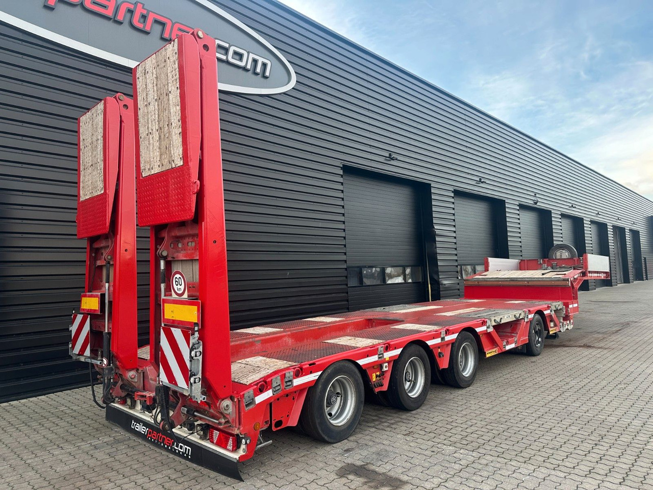 Faymonville 4 achs tieflader / ausziehbar / Radmulden - Low loader semi-trailer: picture 2 Faymonville 4 achs tieflader / ausziehbar / Radmulden - Low loader semi-trailer: picture 2