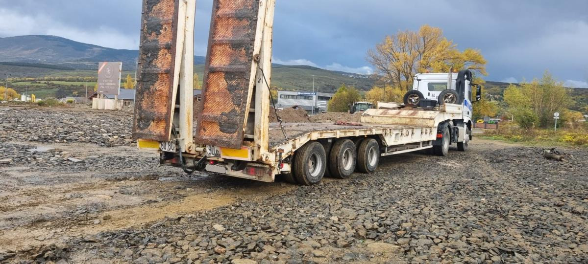 Leveques Original - Low loader semi-trailer: picture 2 Leveques Original - Low loader semi-trailer: picture 2