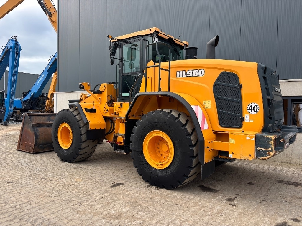 Hyundai HL 960 - 955 - Wheel loader: picture 4 Hyundai HL 960 - 955 - Wheel loader: picture 4
