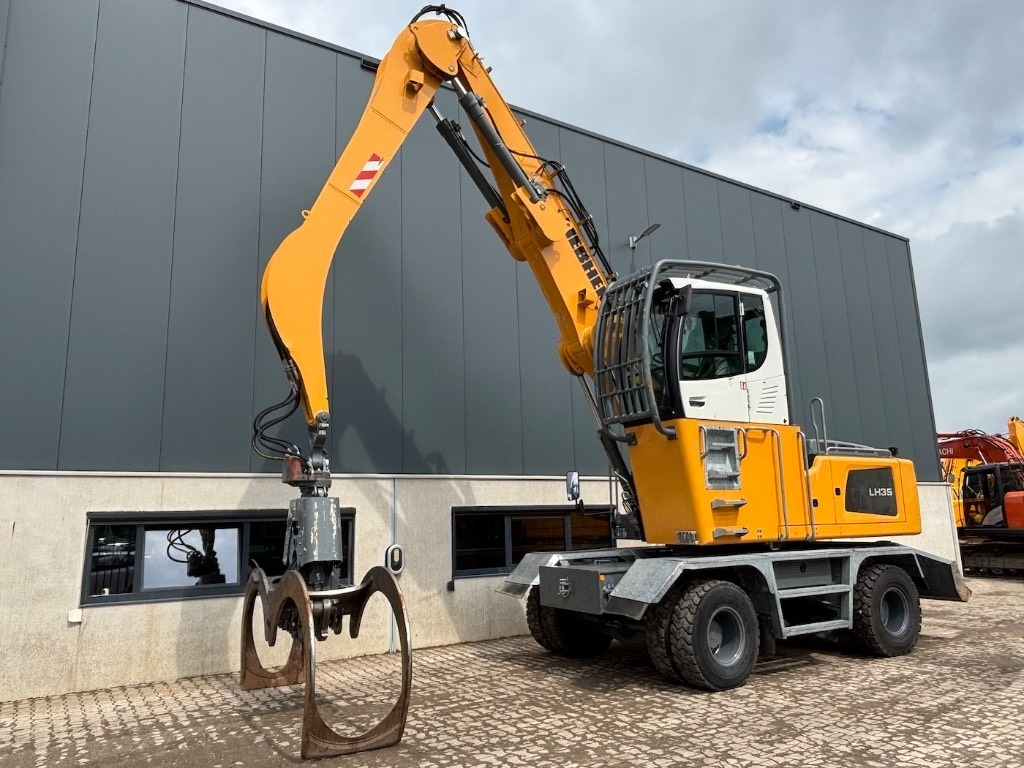 Liebherr LH 35 Timber Litronic - LH 30 - LH 40 - Waste/ Industry handler: picture 1 Liebherr LH 35 Timber Litronic - LH 30 - LH 40 - Waste/ Industry handler: picture 1