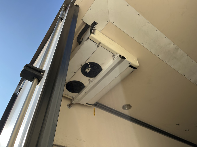 Krone Cool Liner / Carrier Vector 1850 mt / Frigo Box / Loadlift / NL Trail - Refrigerator semi-trailer: picture 4 Krone Cool Liner / Carrier Vector 1850 mt / Frigo Box / Loadlift / NL Trail - Refrigerator semi-trailer: picture 4