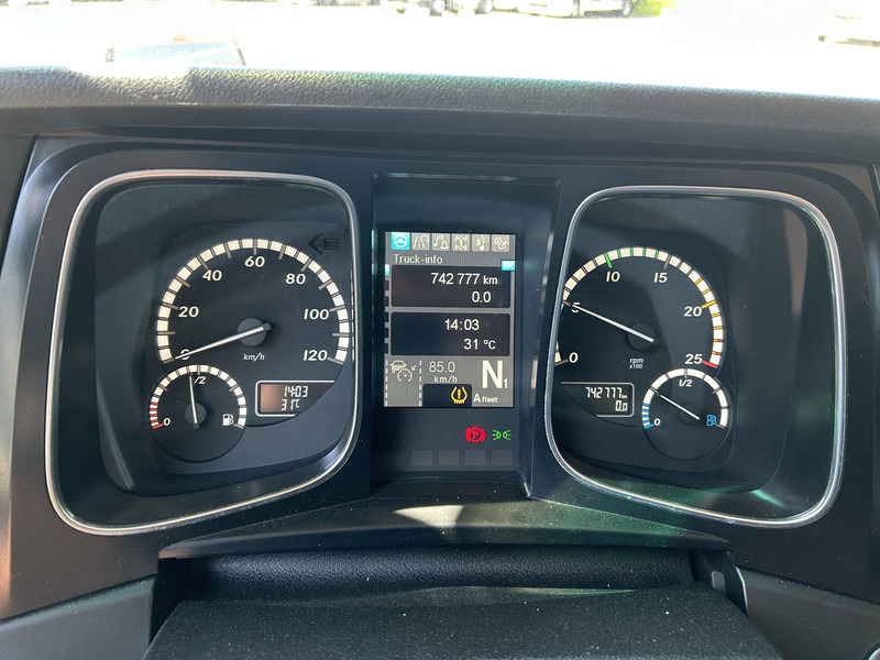 Mercedes-Benz Actros 1842 Bigspace / 742 dkm / Mega / New Tacho / Stand Klima / 2 Tanks - Tractor unit: picture 4 Mercedes-Benz Actros 1842 Bigspace / 742 dkm / Mega / New Tacho / Stand Klima / 2 Tanks - Tractor unit: picture 4