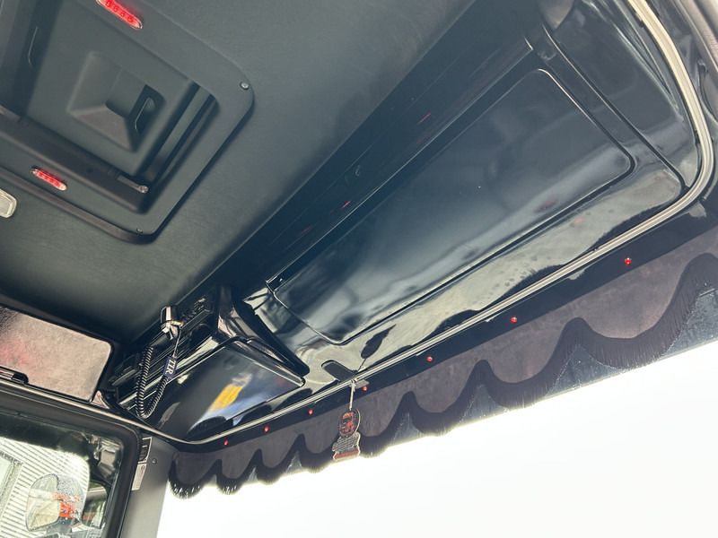 Leasing of Scania R520 V8 / Showtruck / Buffl Special Interior / Vol Lucht / Retarder Scania R520 V8 / Showtruck / Buffl Special Interior / Vol Lucht / Retarder: picture 10 Leasing of Scania R520 V8 / Showtruck / Buffl Special Interior / Vol Lucht / Retarder Scania R520 V8 / Showtruck / Buffl Special Interior / Vol Lucht / Retarder: picture 10