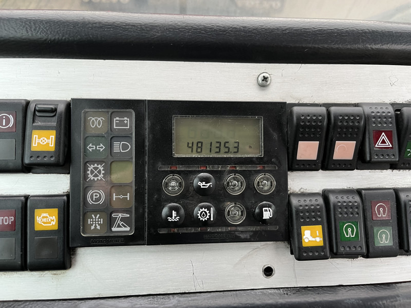 Terberg YT 182 / Cummins - Allison / 2007 / Terminal Tractor - Tractor unit: picture 4 Terberg YT 182 / Cummins - Allison / 2007 / Terminal Tractor - Tractor unit: picture 4